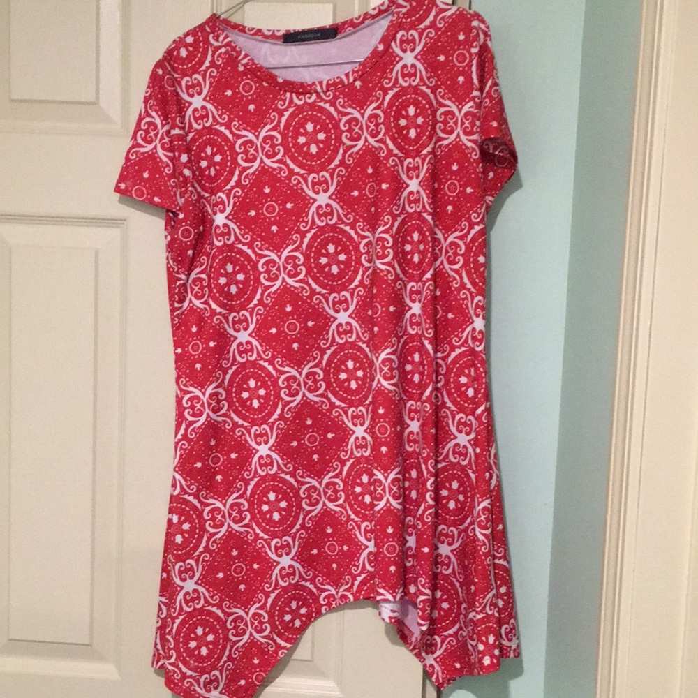 Red and white tunic top